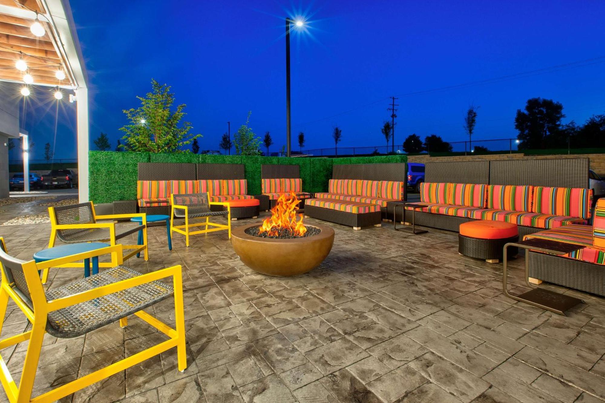 Home2 Suites By Hilton Grand Rapids South Byron Center Экстерьер фото